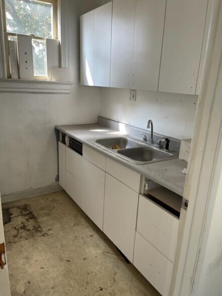 More Photos Of 1101 W Burbank Blvd, Burbank Office Residential For Lease