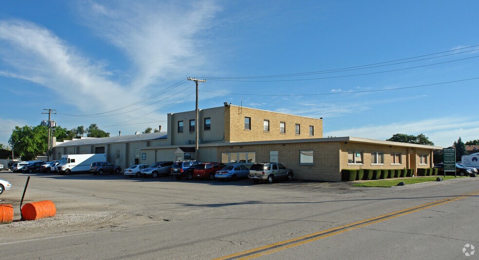 More Photos Of 9100 W Plainfield Rd, Brookfield Warehouse For Lease