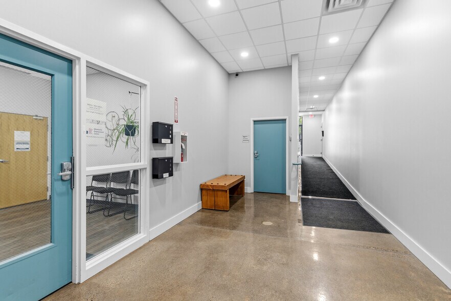 More Photos Of 2375 W University Ave, Saint Paul Office For Sale