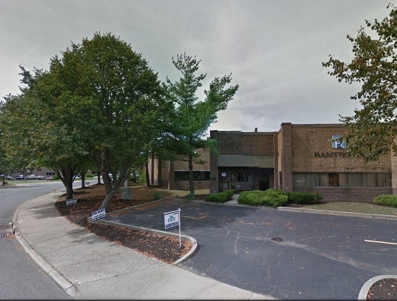 More Photos Of 65-79 E Jefryn Blvd, Deer Park Warehouse For Sale
