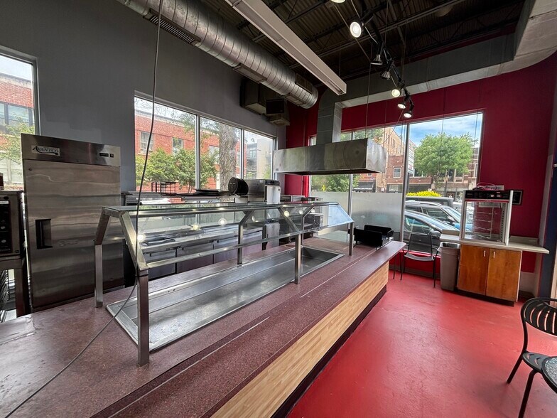 More Photos Of 2010 N Damen Ave, Chicago General Retail For Lease