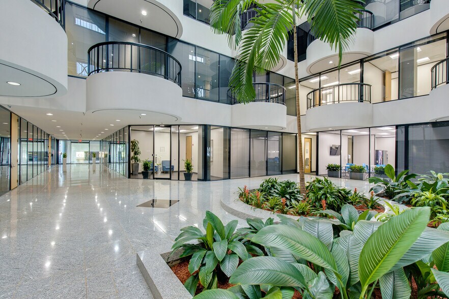 More Photos Of 1880 Dairy Ashford Rd, Houston Office For Lease