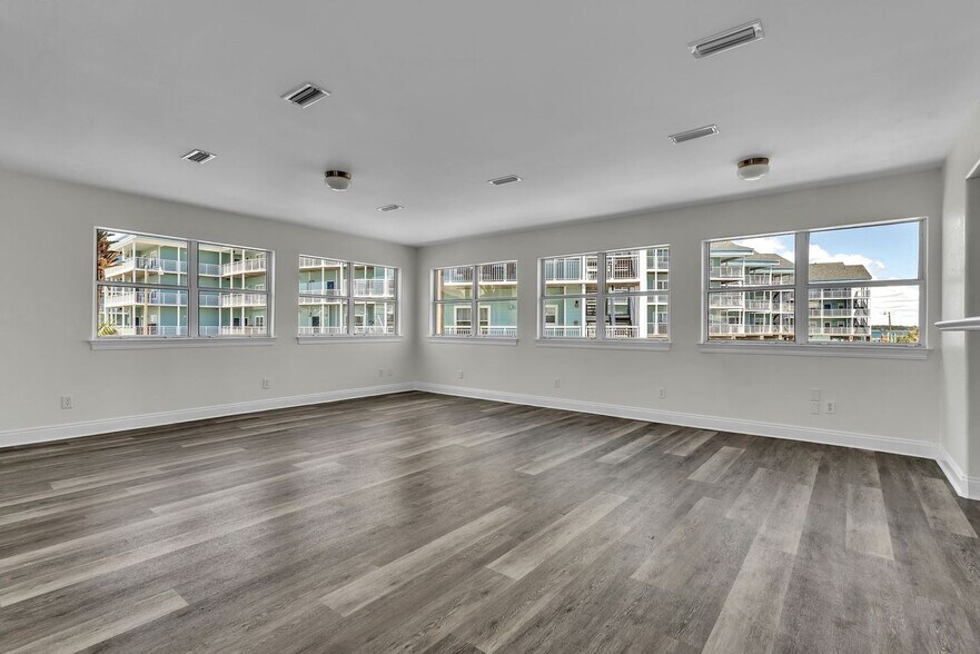More Photos Of 1140 Fort Pickens Rd, Pensacola Beach General Retail For Sale