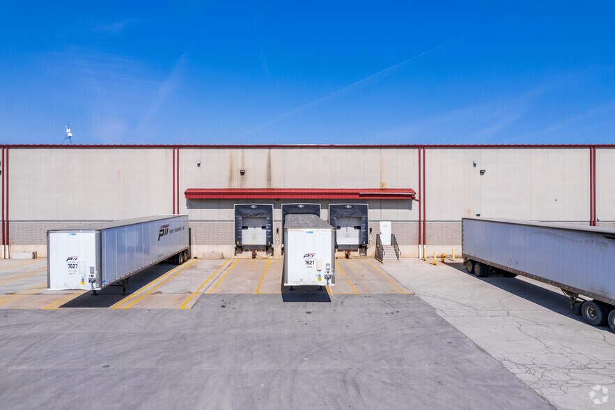 More Photos Of 1998 Venture Ave, De Pere Warehouse For Lease