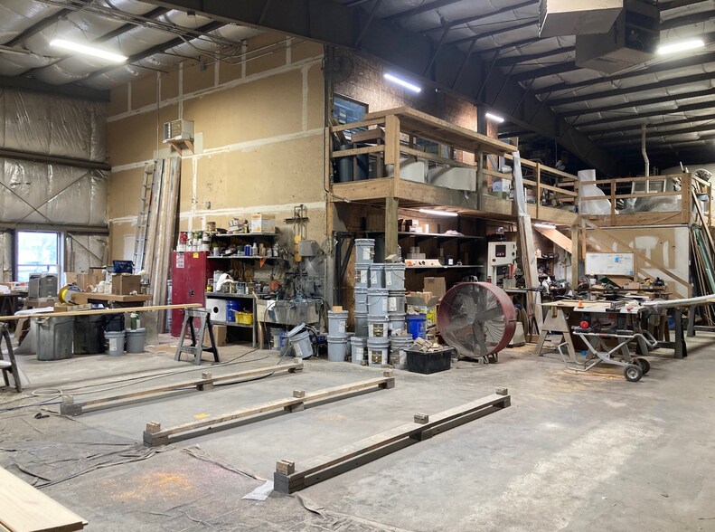 More Photos Of 2405 Parview Rd, Middleton Warehouse For Lease