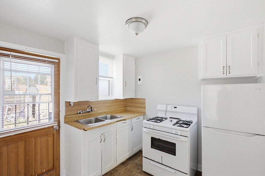 More Photos Of 2908-12 E 8th st, National City Multifamily For Sale