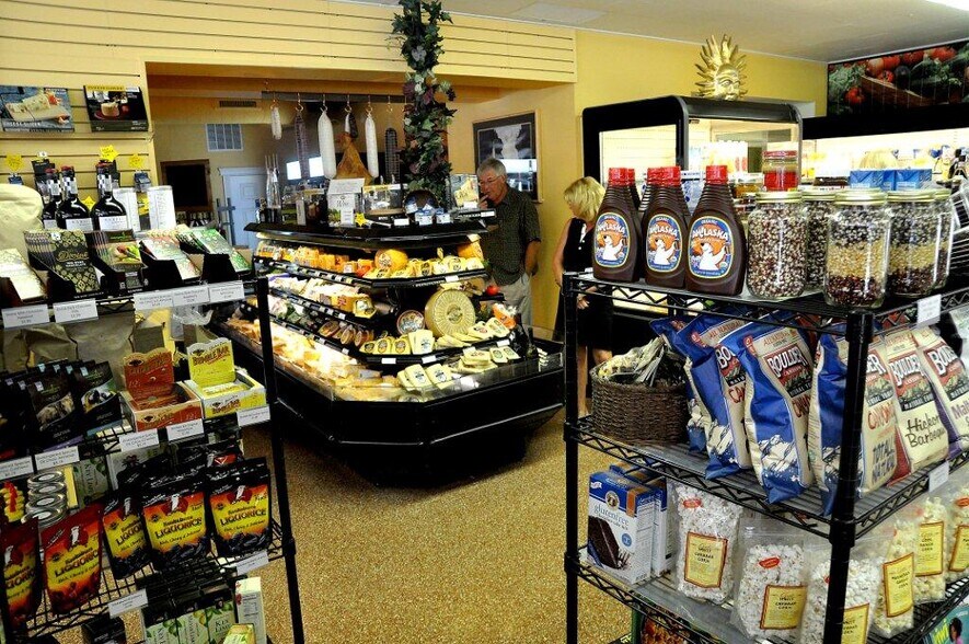 More Photos Of 431 Broad St, Lake Geneva Convenience Store For Sale