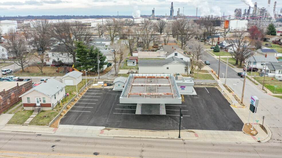 More Photos Of 711 S Central Ave, Roxana General Retail For Sale