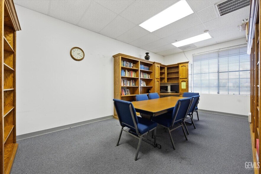 More Photos Of 425 S H St, Bakersfield Religious Facility For Sale