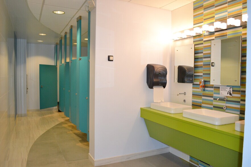 More Photos Of 560 Carillon Pky, Saint Petersburg Unknown For Lease