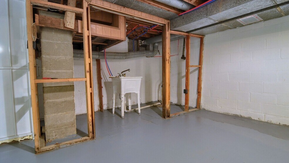 More Photos Of 42431 Mound Rd, Sterling Heights Storefront For Sale