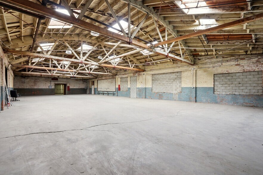 More Photos Of 6505 McKinley Ave, Los Angeles Manufacturing For Lease
