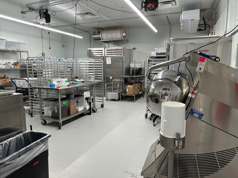 More Photos Of 1 Oak Hill Rd, Fitchburg Light Manufacturing For Lease