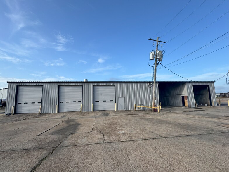 More Photos Of 191 Industrial Park Rd, Pearl Service For Lease