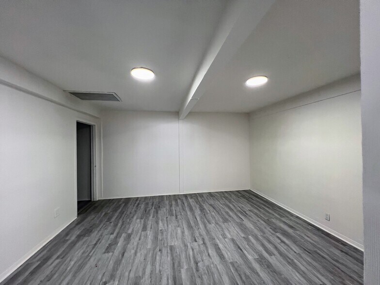 More Photos Of 910 E Sahara Ave, Las Vegas Loft Creative Space For Lease