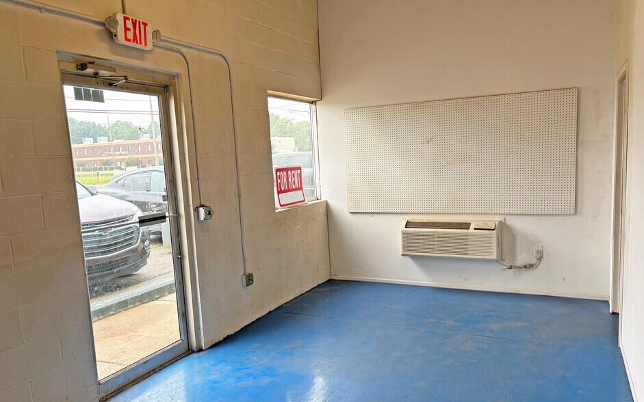 More Photos Of 1484-1490 Michigan Rd, Port Huron Storefront For Lease