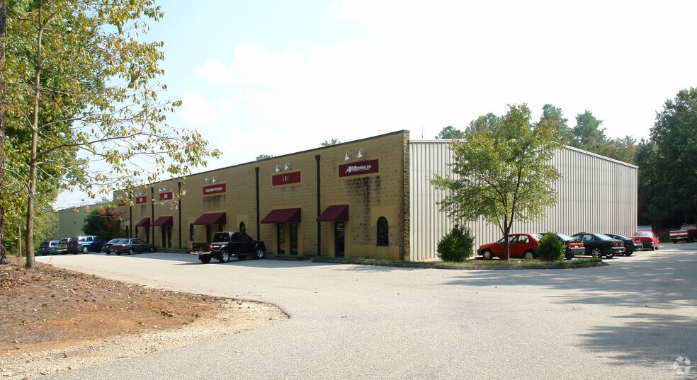 More Photos Of 3337 Air Park Rd, Fuquay Varina Light Manufacturing For Sale