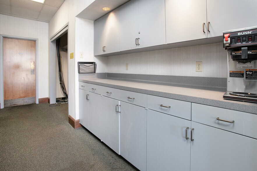 More Photos Of 9846 State Highway 31 E, Tyler Medical For Sale