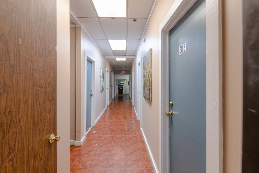 More Photos Of 2101 E Ben White Blvd, Austin Shelter For Sale