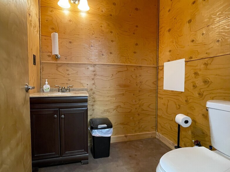 More Photos Of 825 Cannonball dr, Big Water Research And Development For Lease