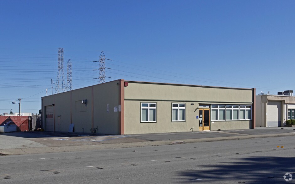More Photos Of 1846 Rollins Rd, Burlingame Warehouse For Lease