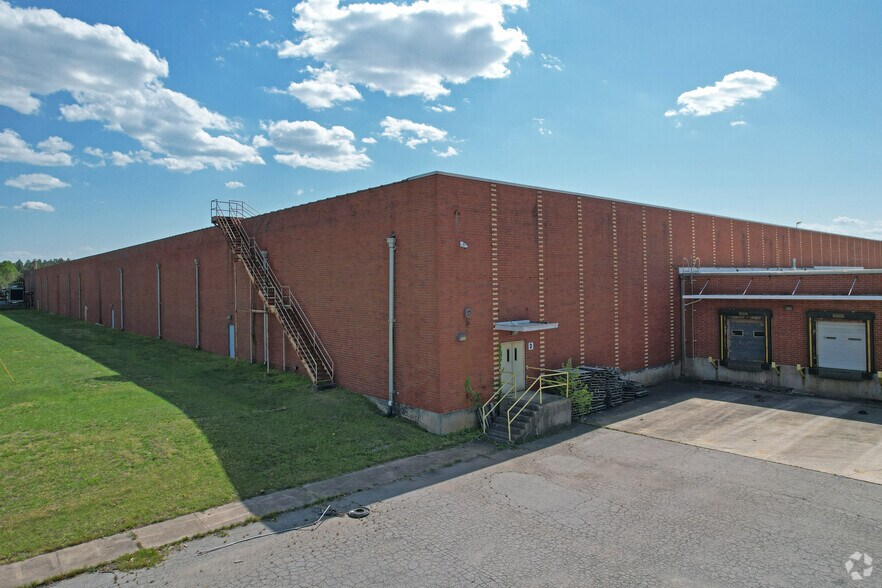 More Photos Of 572 S New St, Eden Distribution For Lease