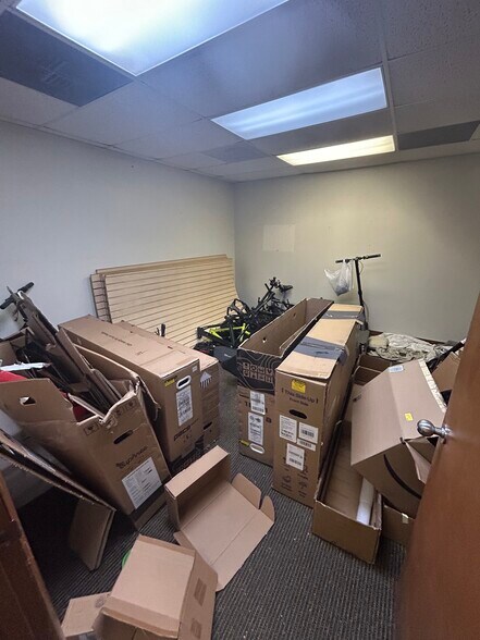 More Photos Of 418 W Peace St, Raleigh Warehouse For Lease