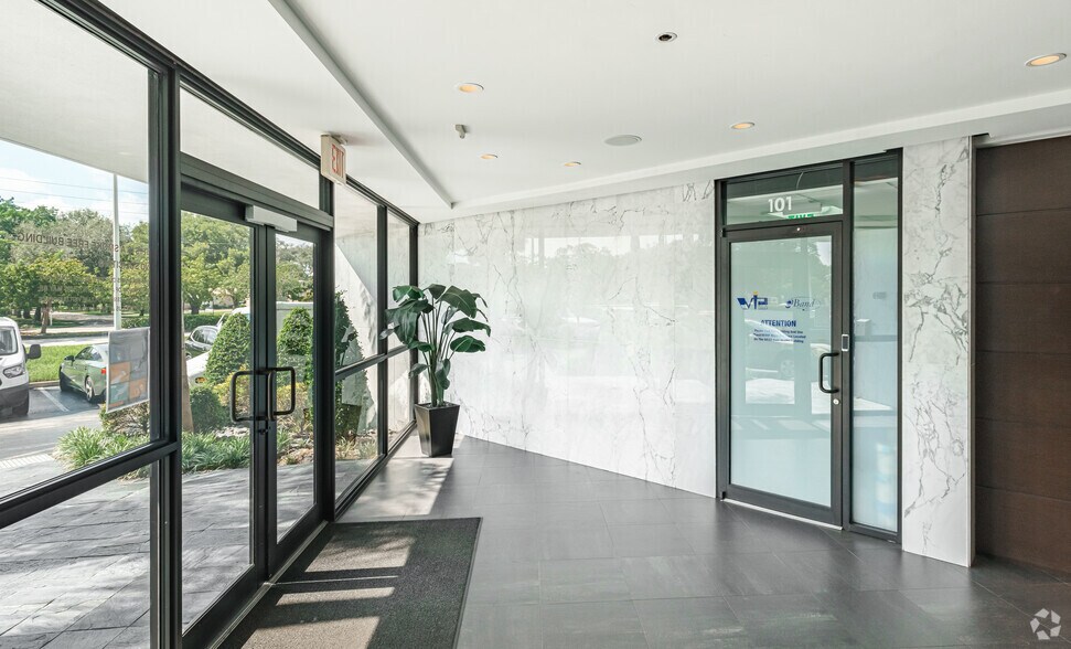 More Photos Of 3475 Sheridan St, Hollywood Office For Lease