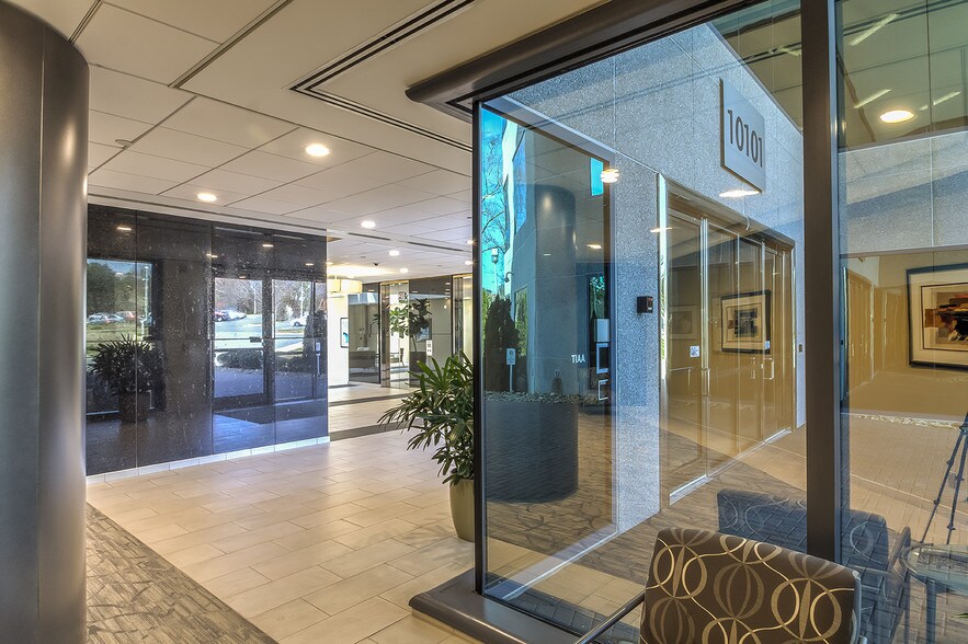 More Photos Of 10101 David Taylor Dr, Charlotte Office For Lease