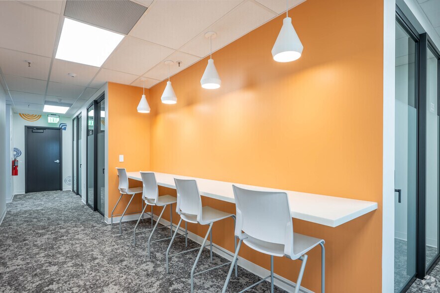 More Photos Of 550 Congressional Blvd, Carmel Loft Creative Space For Lease