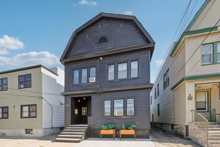 More Photos Of 344 Danforth Ave, Jersey City Multifamily For Sale
