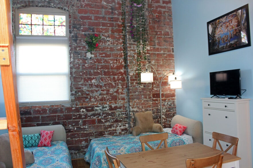 More Photos Of 2223 Guinotte Ave, Kansas City Warehouse For Sale