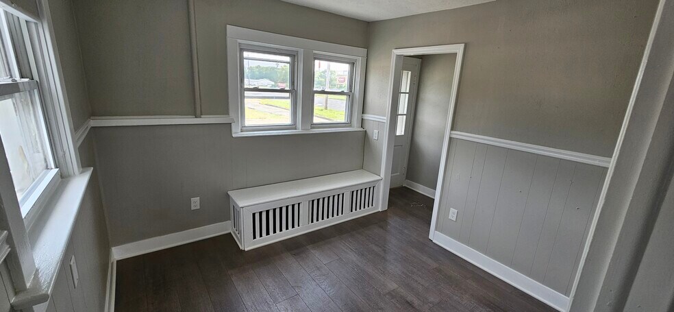 More Photos Of 436 E Dixie Dr, Dayton Freestanding For Lease