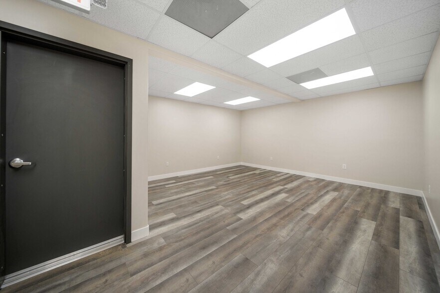 More Photos Of 465 E Palmdale Blvd, Palmdale Loft Creative Space For Lease