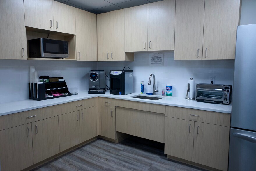 More Photos Of 110 E 59th St, New York Coworking Space