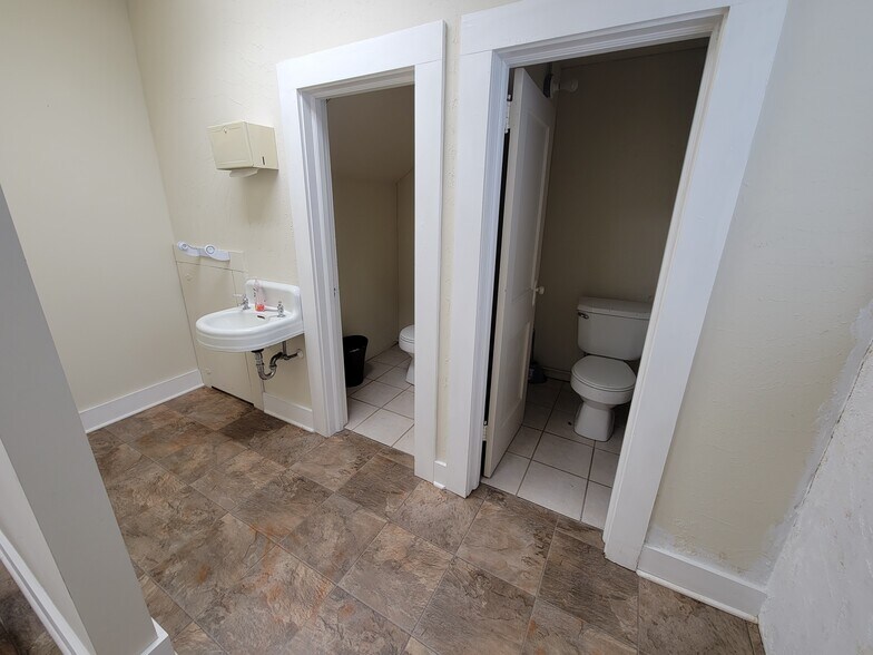More Photos Of 215 Church St, Lenoir Office For Lease