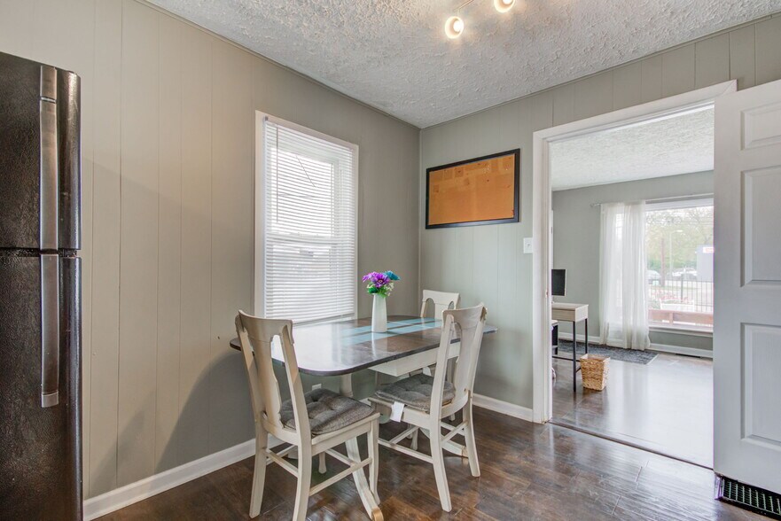 More Photos Of 4451 Old Allisonville Rd, Indianapolis Office For Sale
