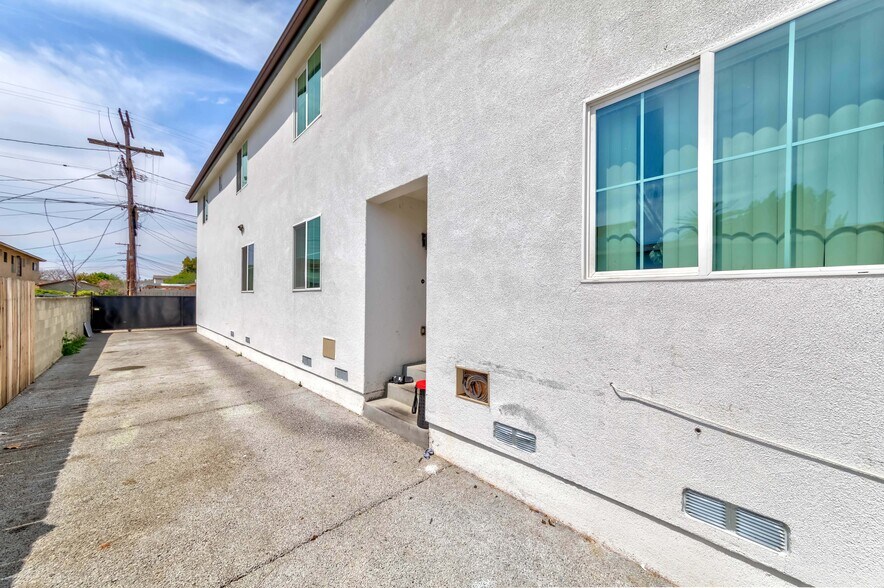 More Photos Of 8711 McKinley Pl, Los Angeles Multifamily For Sale