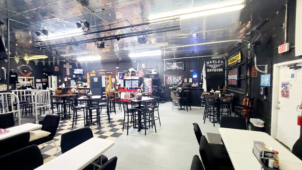 More Photos Of 555 8th St, Daytona Beach Distribution For Sale