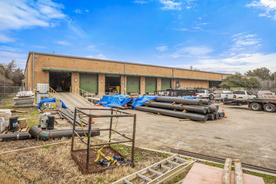 More Photos Of 3100 E Randol Mill Rd, Arlington Distribution For Sale