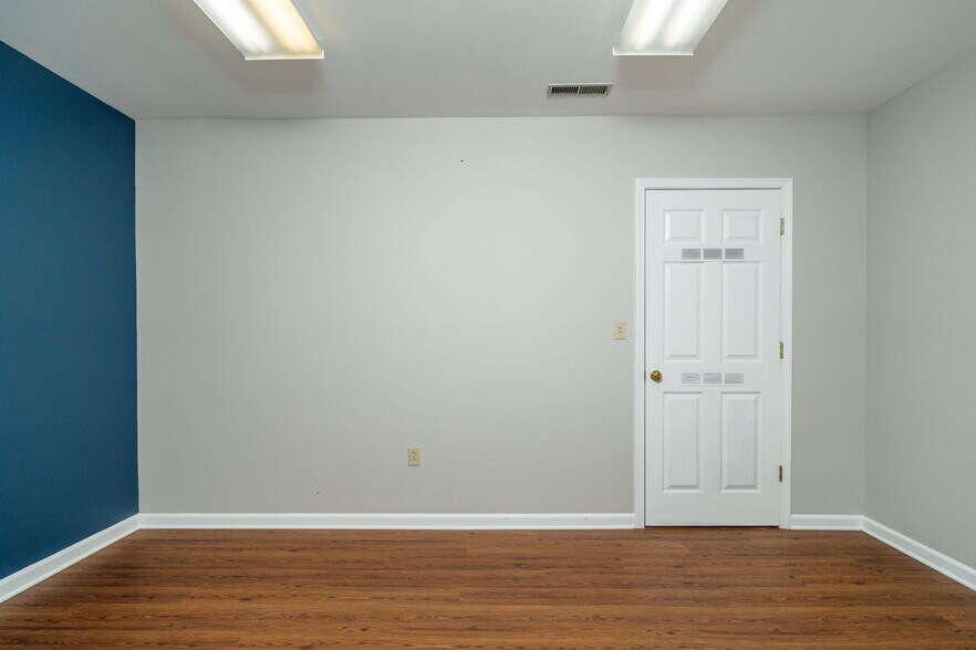 More Photos Of 413 N Coalter St, Staunton Office Residential For Lease