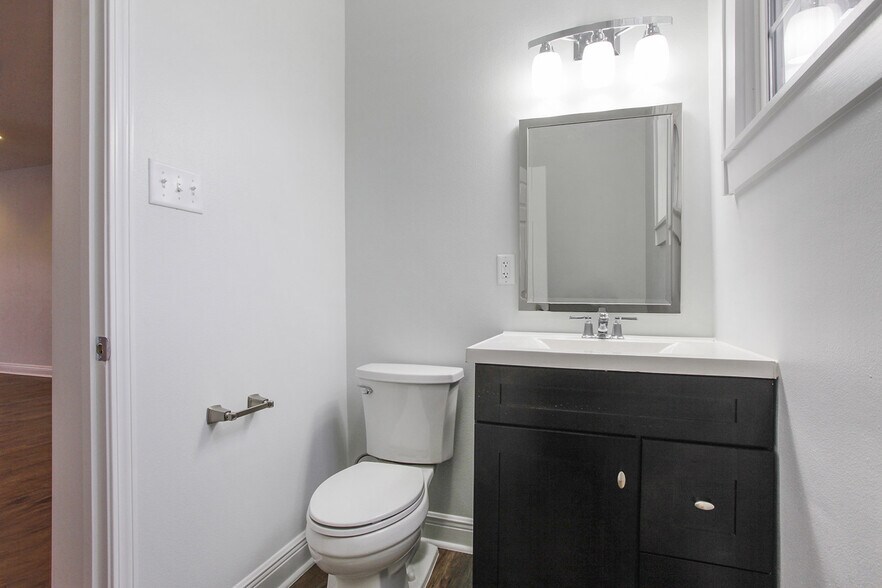 More Photos Of 3210-3216 Metairie Rd, Metairie Storefront Retail Residential For Lease