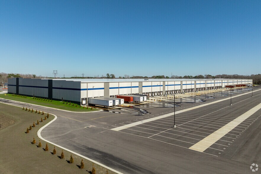 Primary Photo Of 271 Benton Road, Suffolk Distribution For Lease