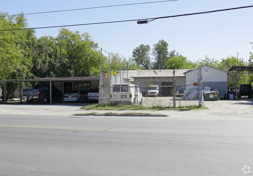 More Photos Of 2418 Basse Rd, San Antonio Flex For Lease