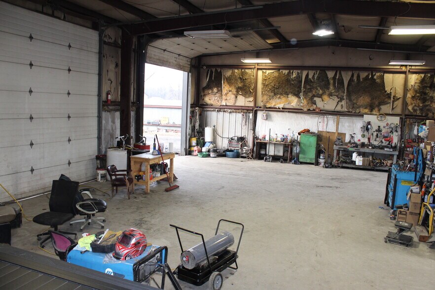 More Photos Of 1401 Black River Industrial Park Rd, Poplar Bluff Flex For Sale