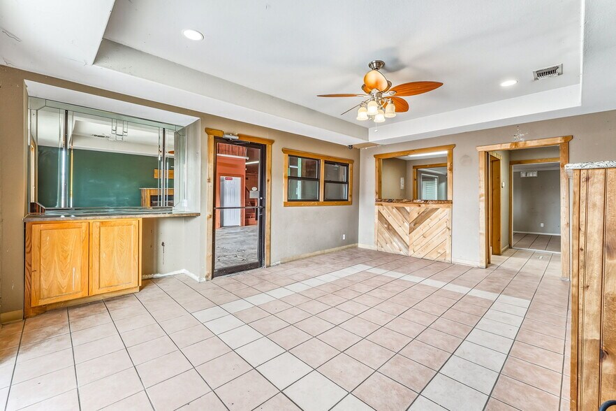 More Photos Of 26 W Washington Dr, San Angelo Warehouse For Sale