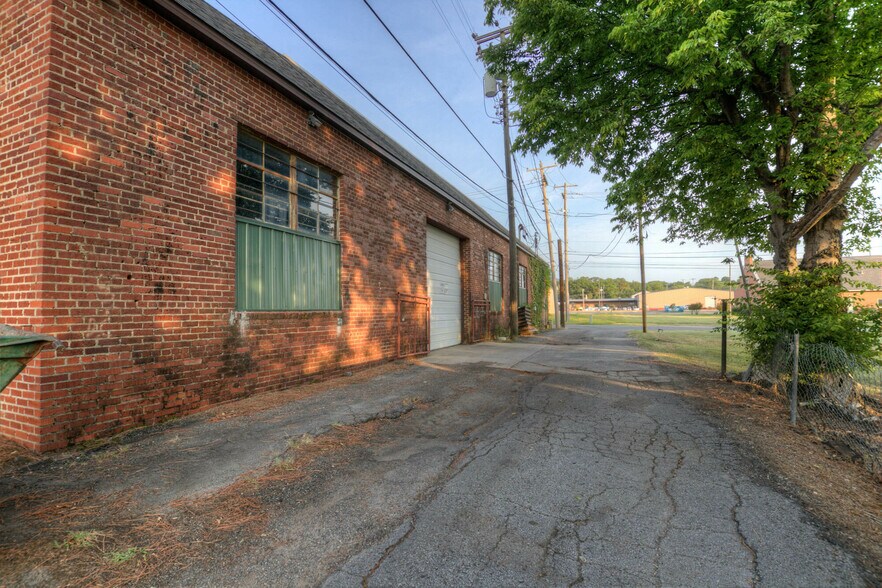 More Photos Of 201 Clayton Ave, Poteau Freestanding For Sale