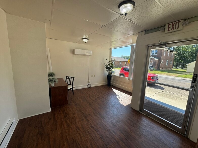 More Photos Of 47 W Main St, Mascoutah Office For Lease