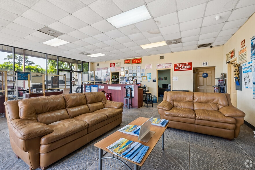 More Photos Of 11239 Veterans Memorial Dr, Houston Auto Repair For Sale