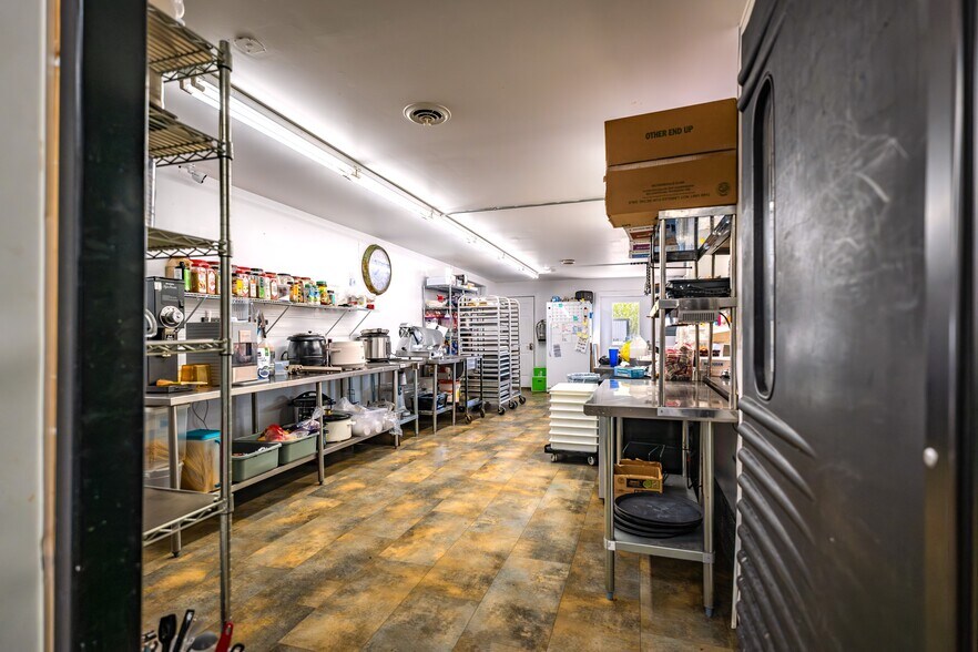 More Photos Of 425 S Main St, Choteau Garden Center For Sale
